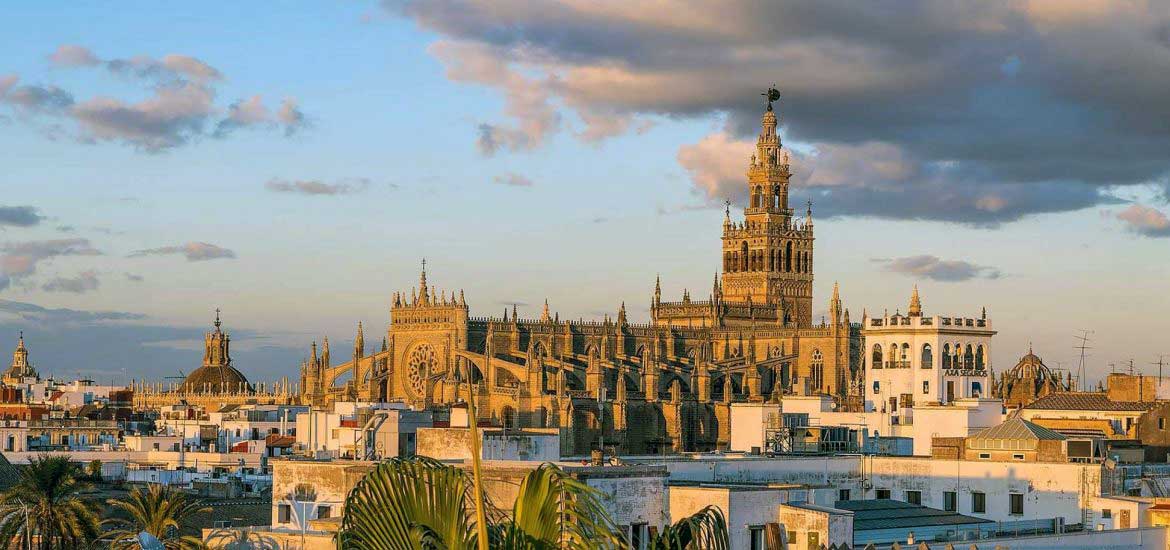giralda seville andalusia spain
